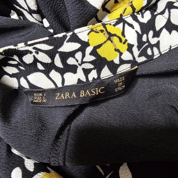 Zara Basic long sleeve blouse with zip up back. Large - Picture 4 of 4